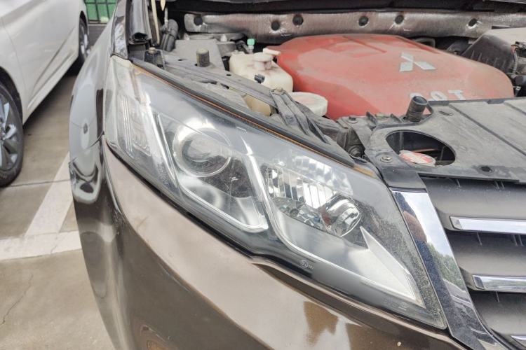 Used Land X5 2013 2.0T Manual Chuanling Edition Right Front Headlight