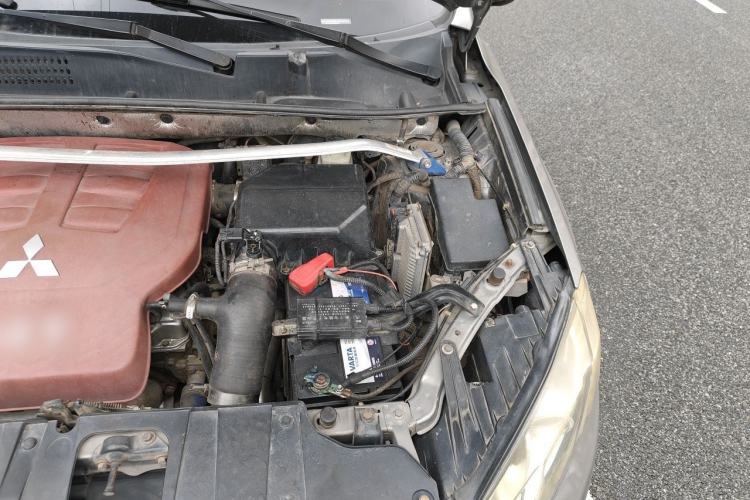 Used Land X5 2013 2.0T Manual Enjoyment Edition Engine Bay Left