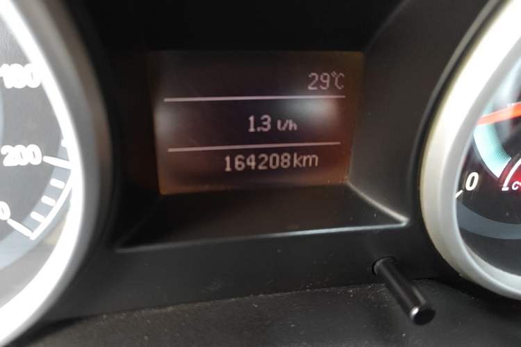 Used Land X5 2013 2.0T Manual Enjoyment Edition Odometer Close Up