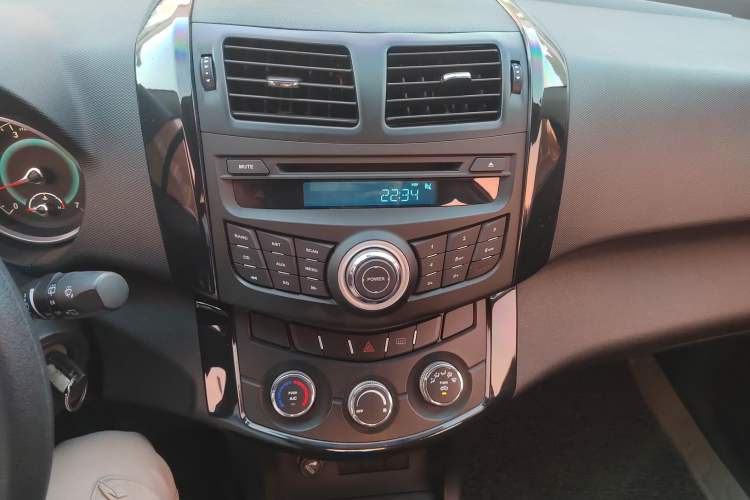 Used Land X5 2013 2.0T Manual Enjoyment Edition Audio And AC Panel