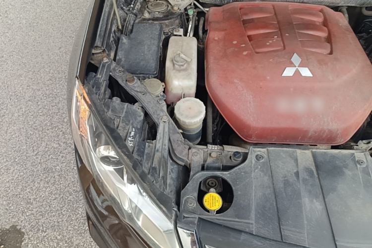 Used Land X5 2013 2.0T Manual Chuanling Edition Engine Bay Right