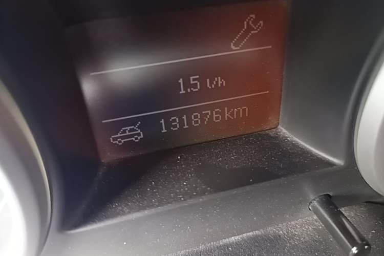 Used Land X5 2013 2.0T Manual Chuanling Edition Odometer Close Up