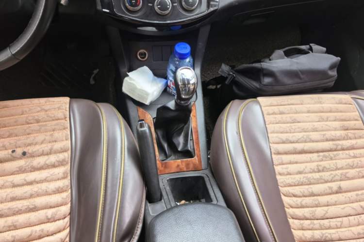 Used Land X5 2013 2.0T Manual Chuanling Edition Gear Lever