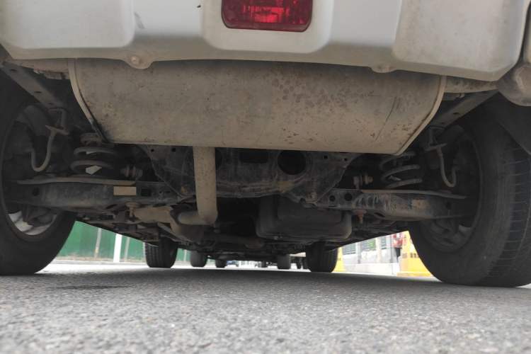 Used Land X5 2013 2.0T Manual Chuanling Edition Chassis Rear