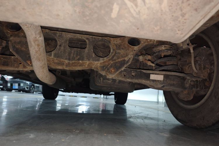 Used Land X5 2013 2.0T Manual Chuanling Edition Chassis Rear