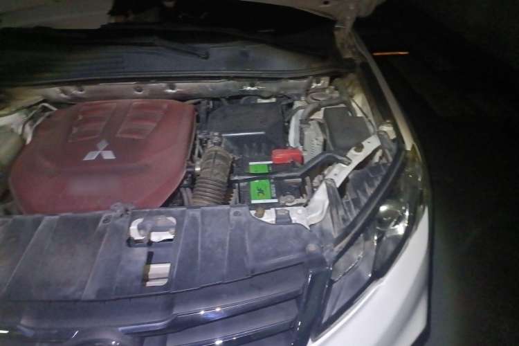 Used Land X5 2013 2.0T Manual Chuanling Edition Engine Bay Left
