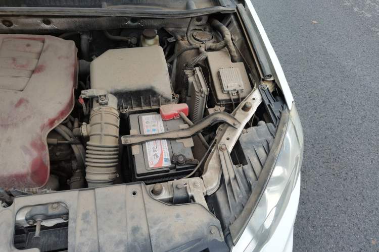 Used Land X5 2013 2.0T Manual Enjoyment Edition Engine Bay Left