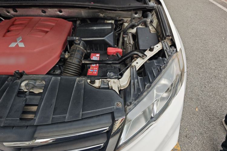 Used Land X5 2013 2.0T Manual Xinghang Edition Engine Bay Left
