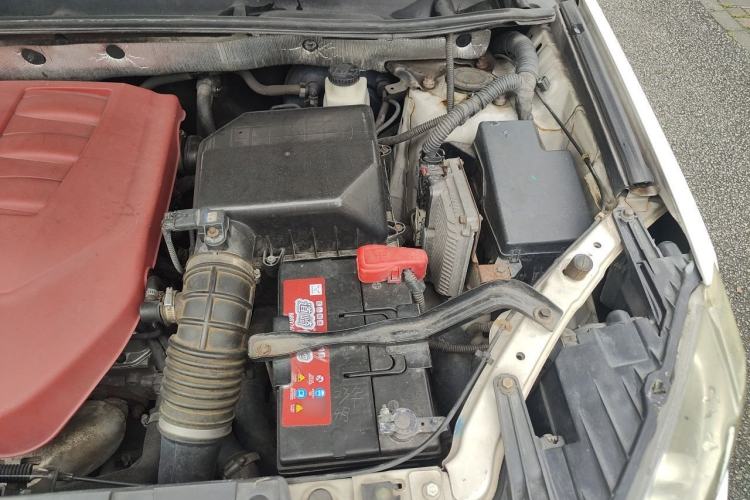 Used Land X5 2013 2.0T Manual Xinghang Edition Engine Bay Left