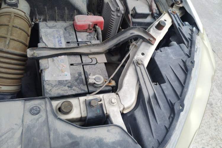 Used Land X5 2013 2.0T Manual Enjoyment Edition Engine Bay Left