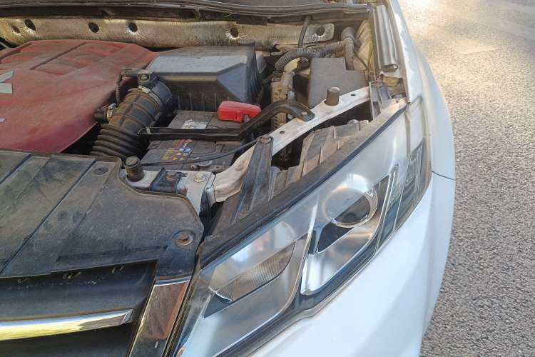 Used Land X5 2013 2.0T Manual Enjoyment Edition Engine Bay Left