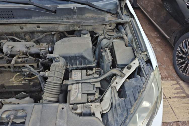 Used Land X5 2013 2.0T Manual Enjoyment Edition Engine Bay Left