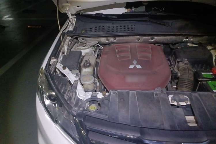Used Land X5 2013 2.0T Manual Chuanling Edition Engine Bay Right