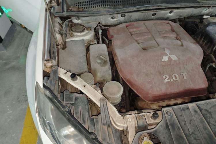 Used Land X5 2013 2.0T Manual Chuanling Edition Engine Bay Right