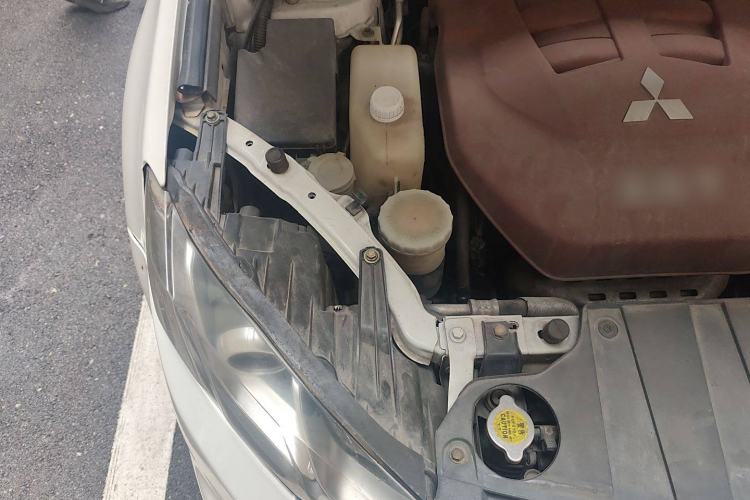 Used Land X5 2013 2.0T Manual Chuanling Edition Engine Bay Right