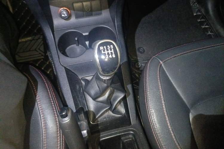Used Land X5 2013 2.0T Manual Chuanling Edition Gear Lever