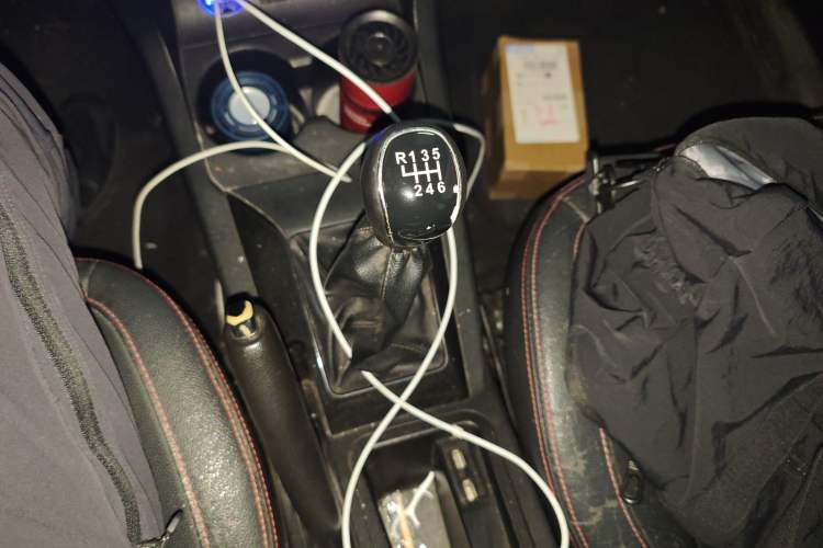Used Land X5 2013 2.0T Manual Chuanling Edition Gear Lever
