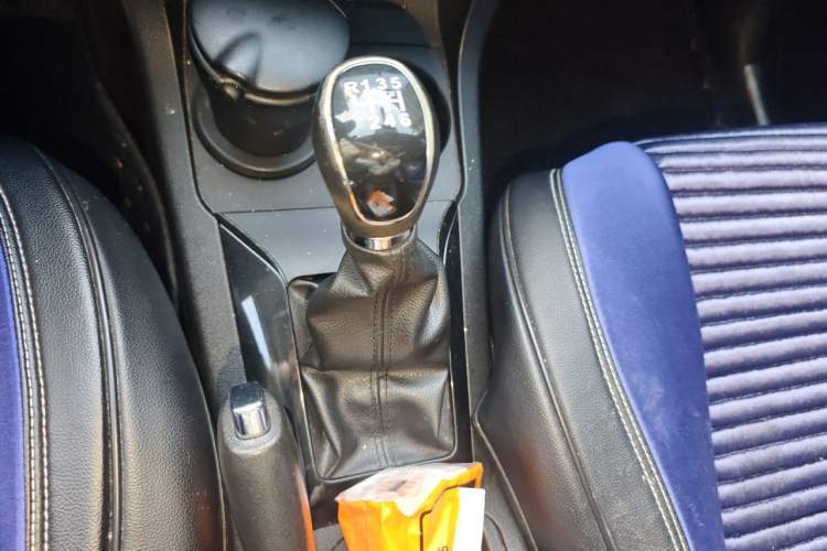 Used Land X5 2013 2.0T Manual Chuanling Edition Gear Lever