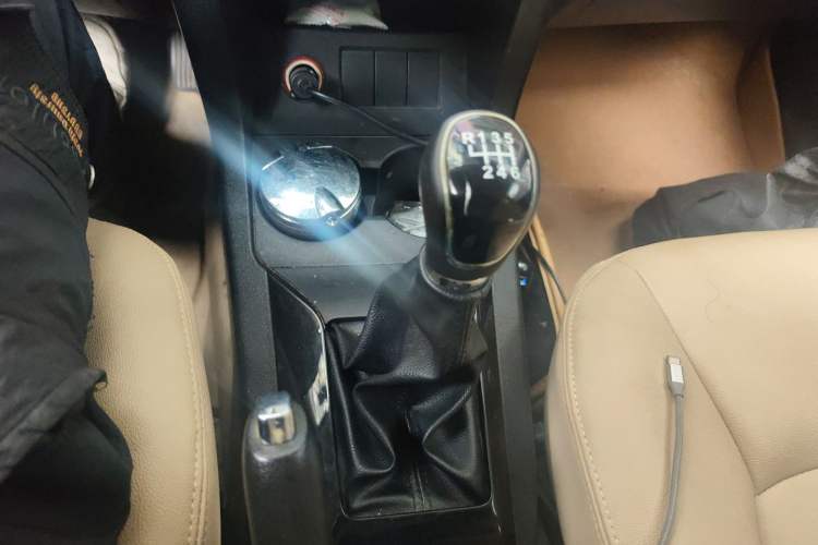 Used Land X5 2013 2.0T Manual Chuanling Edition Gear Lever