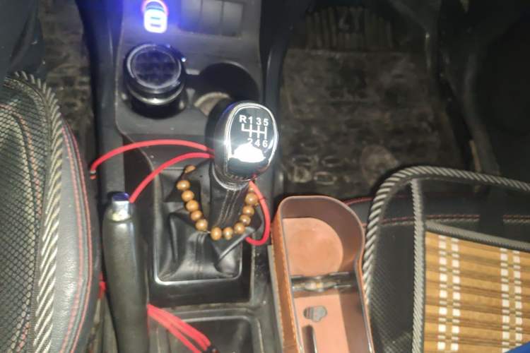 Used Land X5 2013 2.0T Manual Chuanling Edition Gear Lever