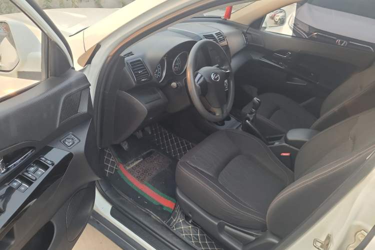 Used Land X5 2013 2.0T Manual Enjoyment Edition Interior 2