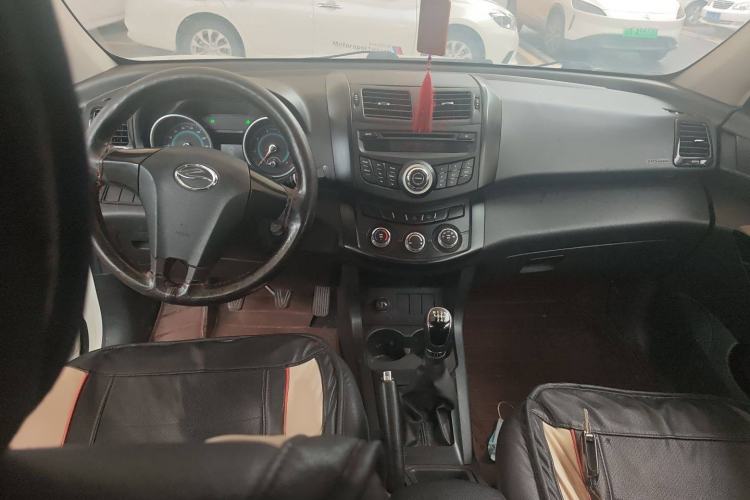 Used Land X5 2013 2.0T Manual Enjoyment Edition Interior 3