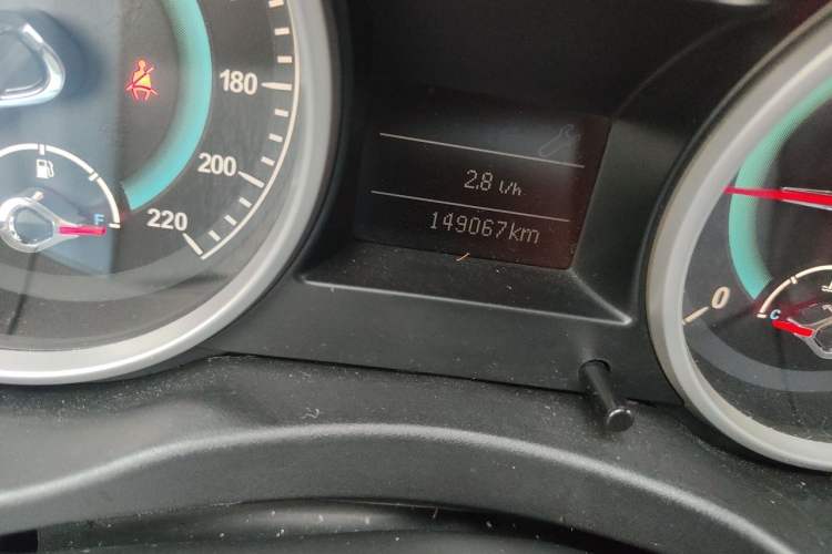Used Land X5 2013 2.0T Manual Xinghang Edition Odometer Close Up