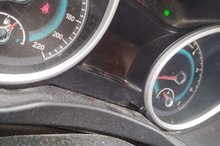 Used Land X5 2013 2.0T Manual Enjoyment Edition Odometer Close Up