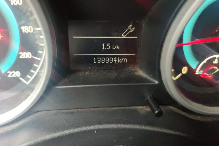 Used Land X5 2013 2.0T Manual Chuanling Edition Odometer Close Up