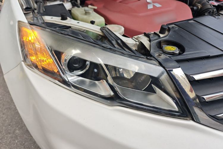 Used Land X5 2013 2.0T Manual Xinghang Edition Right Front Headlight
