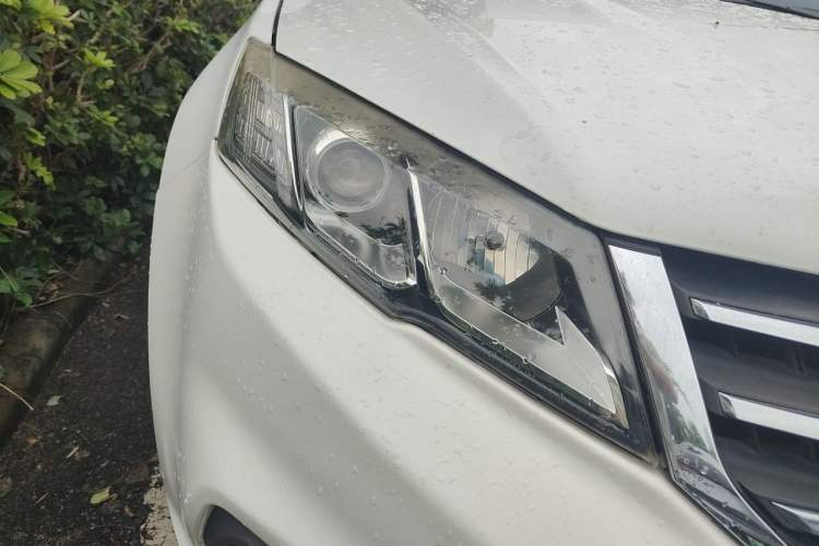 Used Land X5 2013 2.0T Manual Xinghang Edition Right Front Headlight