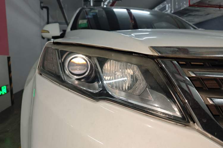 Used Land X5 2013 2.0T Manual Chuanling Edition Right Front Headlight
