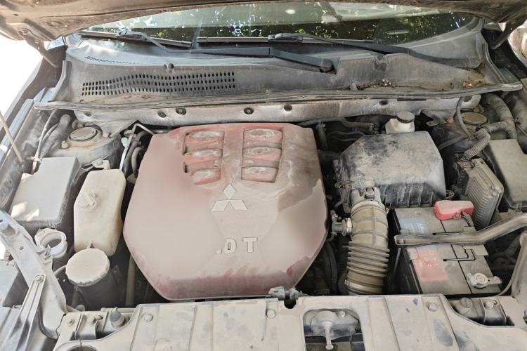 Used Land X5 2014 2.0T Automatic Innovation Edition Engine Bay