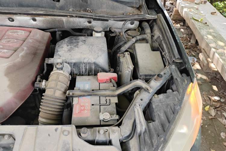 Used Land X5 2014 2.0T Automatic Innovation Edition Engine Bay Left