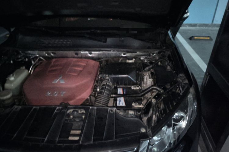 Used Land X5 2014 2.0T Automatic Innovation Edition Engine Bay Left