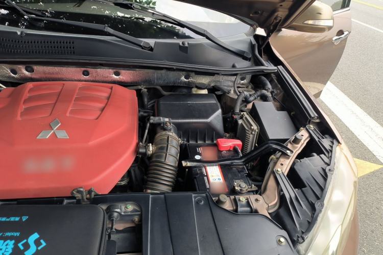 Used Land X5 2014 2.0T Automatic Innovation Edition Engine Bay Left