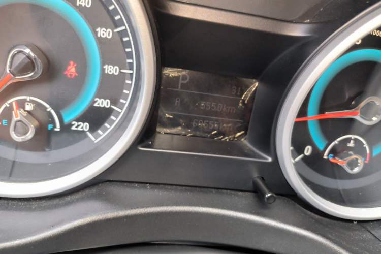 Used Land X5 2014 2.0T Automatic Innovation Edition Odometer Close Up