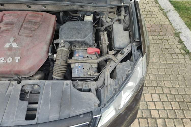 Used Land X5 2014 2.0T Automatic Innovation Edition Engine Bay Left