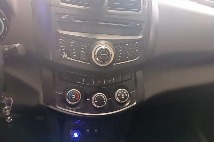 Used Land X5 2014 2.0T Automatic Enjoyment Version Audio And AC Panel