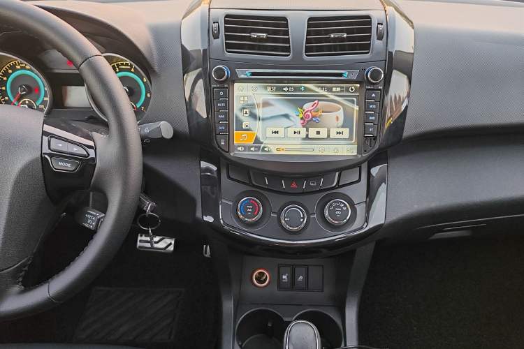 Used Land X5 2014 2.0T Automatic Innovation Edition Audio And AC Panel