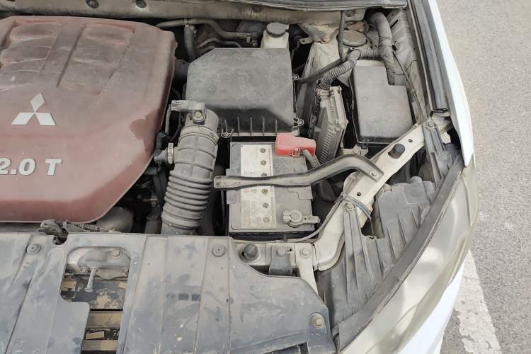 Used Land X5 2014 2.0T Automatic Innovation Edition Engine Bay Left