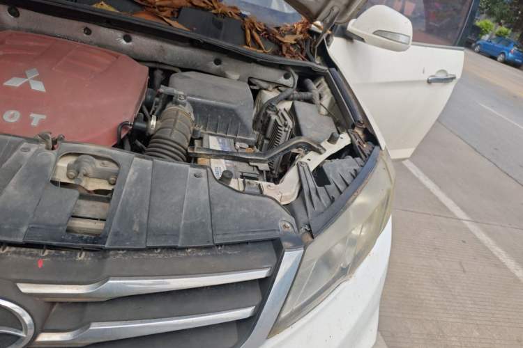 Used Land X5 2014 2.0T Automatic Innovation Edition Engine Bay Left