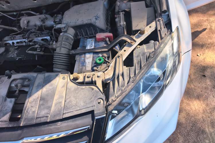 Used Land X5 2014 2.0T Automatic Innovation Edition Engine Bay Left