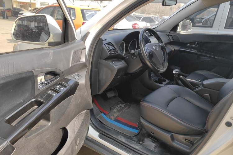 Used Land X5 2014 2.0T Automatic Enjoyment Version Interior 2