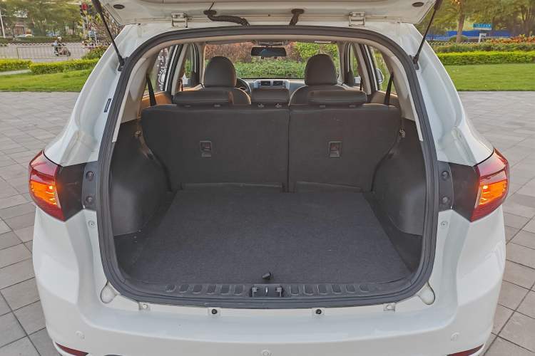 Used Land X5 2014 2.0T Automatic Innovation Edition Trunk