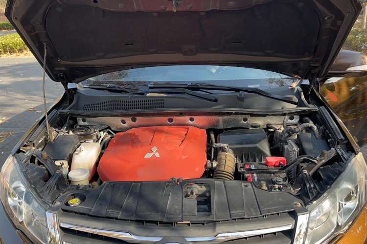 Used Land X5 2013 2.0T Manual Chuanling Edition Engine Bay