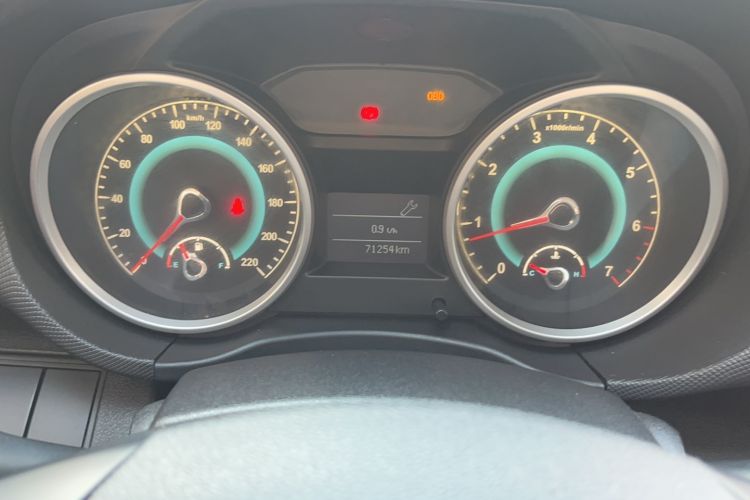 Used Land X5 2013 2.0T Manual Chuanling Edition Odometer Close Up