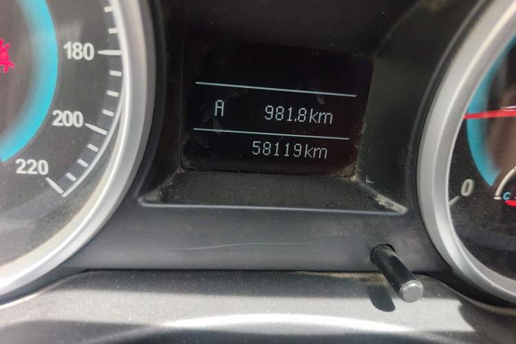 Used Land X5 2015 1.5T Manual Enjoyment Edition Odometer Close Up