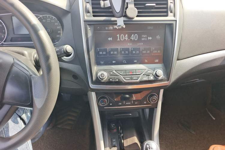 Used Land X5 2016 Plus 1.5T Manual Enjoyment Edition Audio And AC Panel