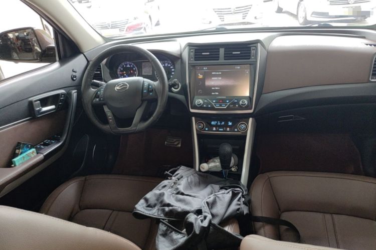 Used Land X5 2016 Plus 1.5T CVT Leading Edition Center Console